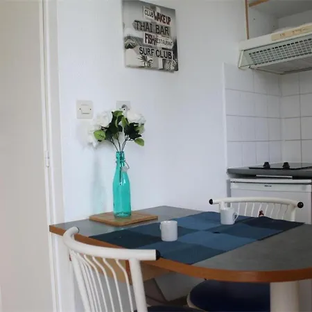 2 Pieces Avec Terrasse, Piscine, Et Parking Prive - La Rochelle, Les Minimes - Fr-1-246-91